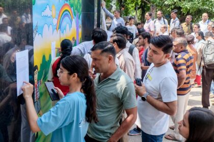 NEET bounces back at the top: 19 cross 700, two score 715