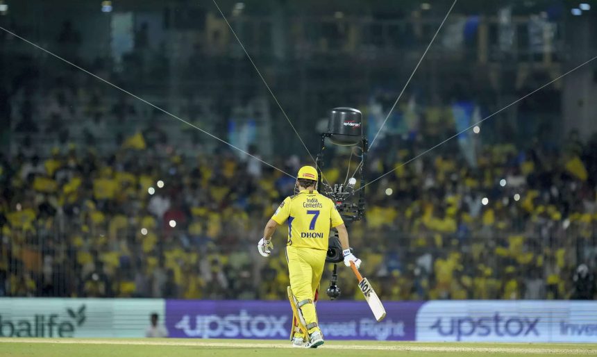 'No better person': Ashwin backs MS Dhoni as CSK head coach