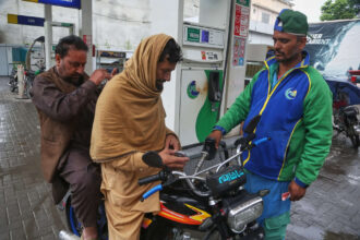 Pakistan to revise fuel prices daily; current account slips into $139 million FY26 deficit