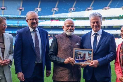 PM Modi gifts Steve Waugh rare framed photo during MCG visit