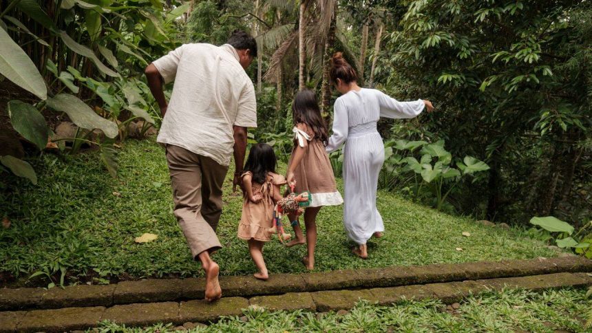 Psychology says that individuals who travel with family tend to exhibit higher emotional resilience, stronger social bonding,