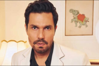Randeep Hooda spotted travelling by metro during Mumbai rains