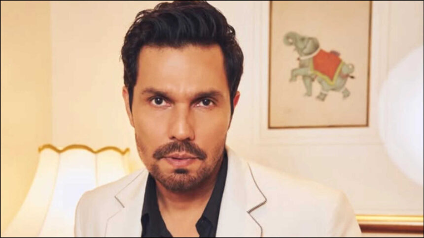 Randeep Hooda spotted travelling by metro during Mumbai rains