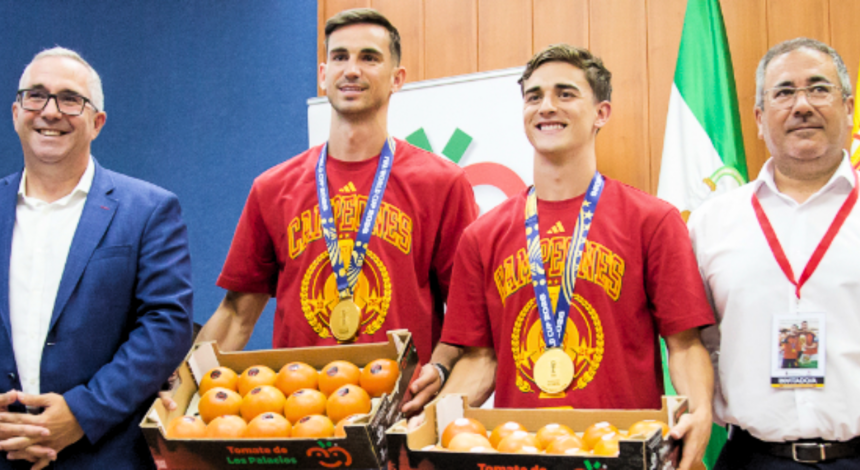 Spain's World Cup triumph ends with players receiving their body weight in tomatoes