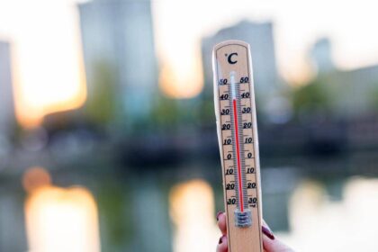 Temperatures set to peak at 36C during UK heatwave, health warnings issued