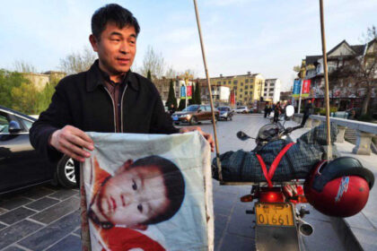 This father travelled 500,000 km over 24 years to find his kidnapped son