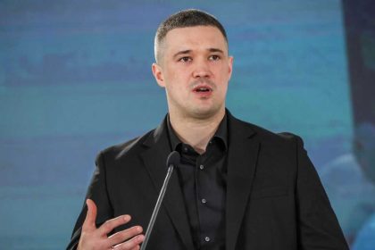 Ukrainians protest Zelenskyy's ouster of his popular defense minister