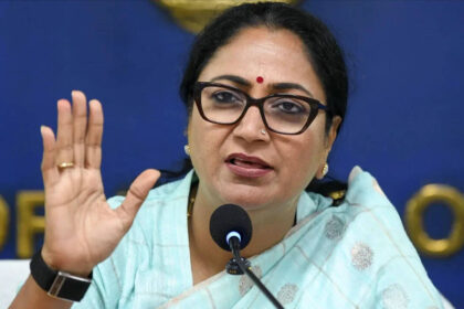 "Unwavering commitment to ethical values": Delhi CM Rekha Gupta praises Dharmendra Pradhan following resignation
