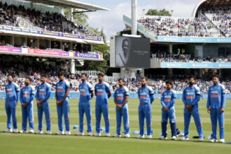 Why are players wearing black armbands during the India vs England Lord's ODI?