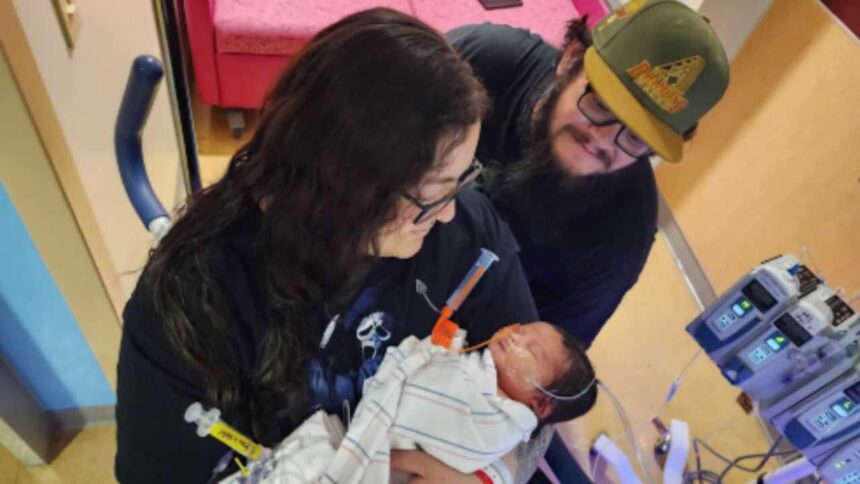 Ex-nurse revives baby who stopped breathing during Arizona post-office visit