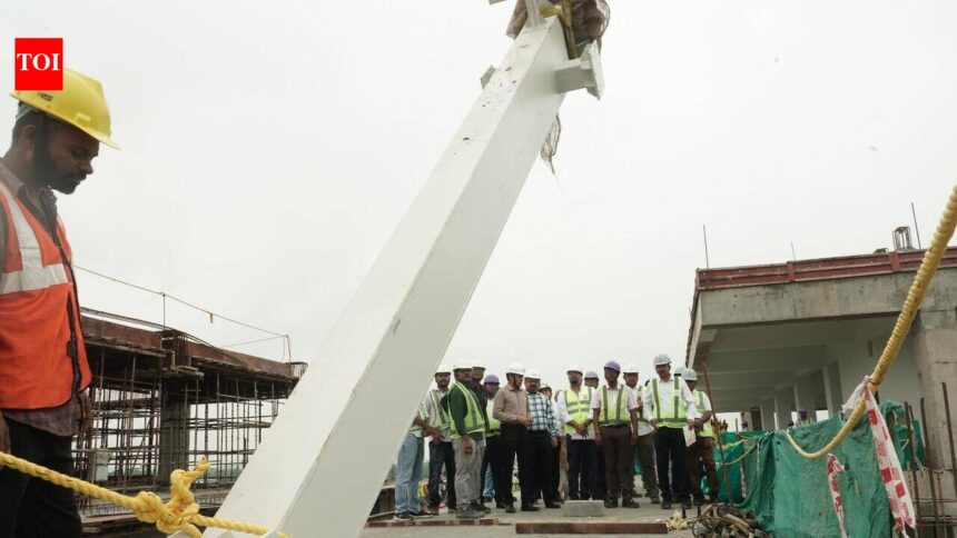First PEB Column Up At Lok Vihar Metro Station
