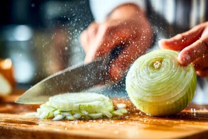 How to stop tears while cutting onions: 5 simple tricks that actually work